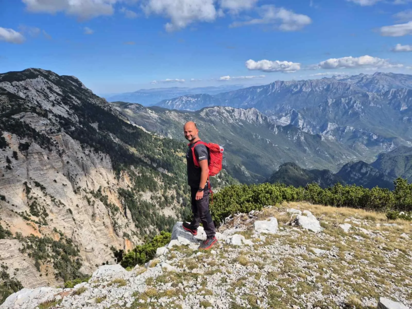 Arman Asović hiking in the mountains on Čvrsnica