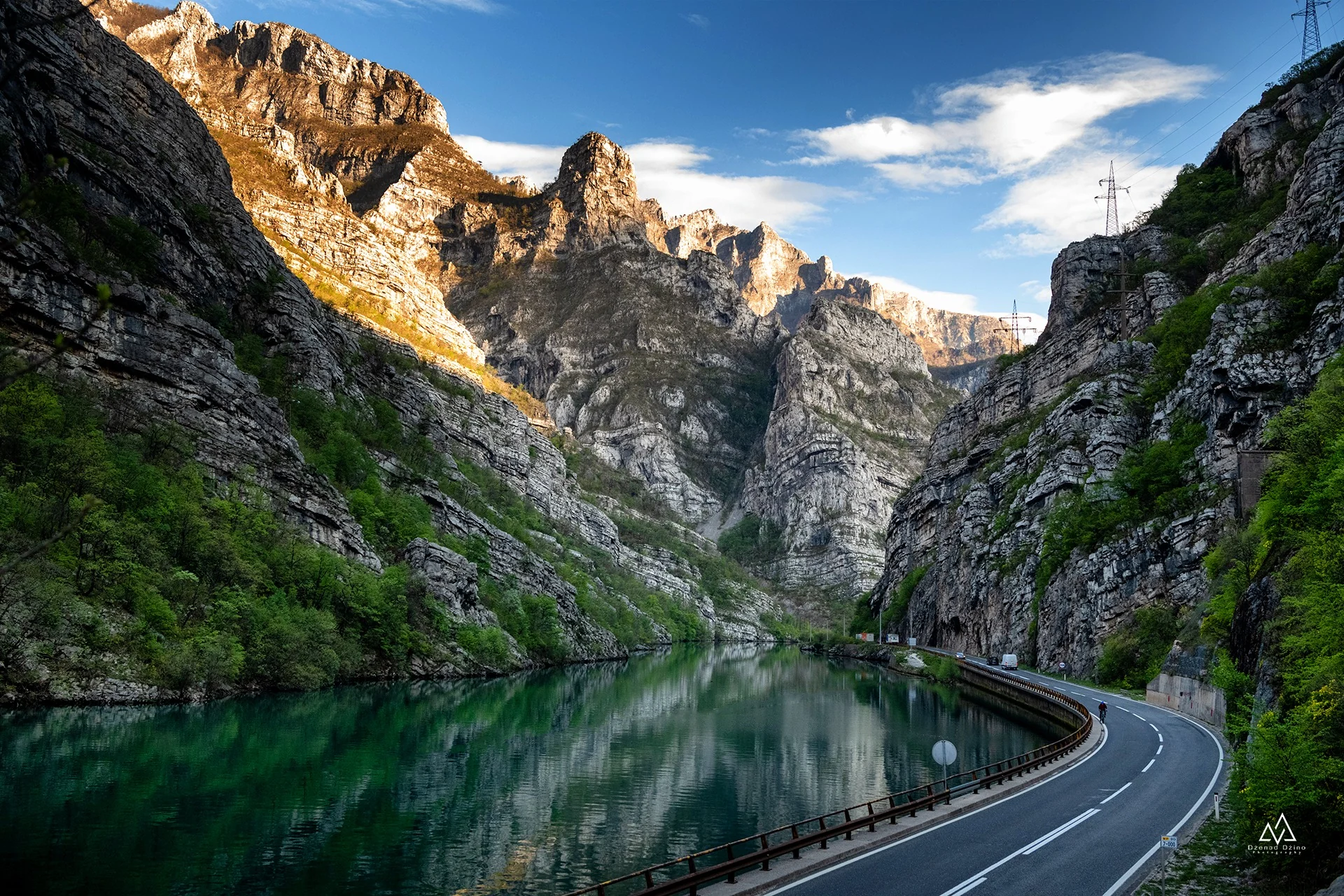 The Neretva gorge, turquoise water between steep cliffs